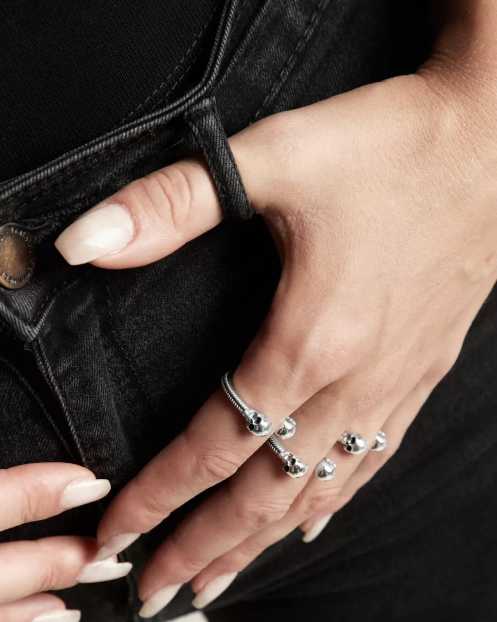 Nove25 Anello Backbone In Argento Con Teschi
