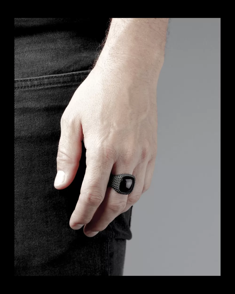 Nove25 Anello Chevalier Total Black Con Pietra Nera