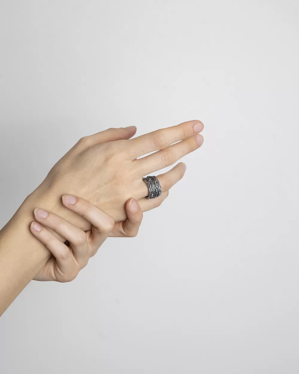 Nove25 Anello Fascia Filo Spinato