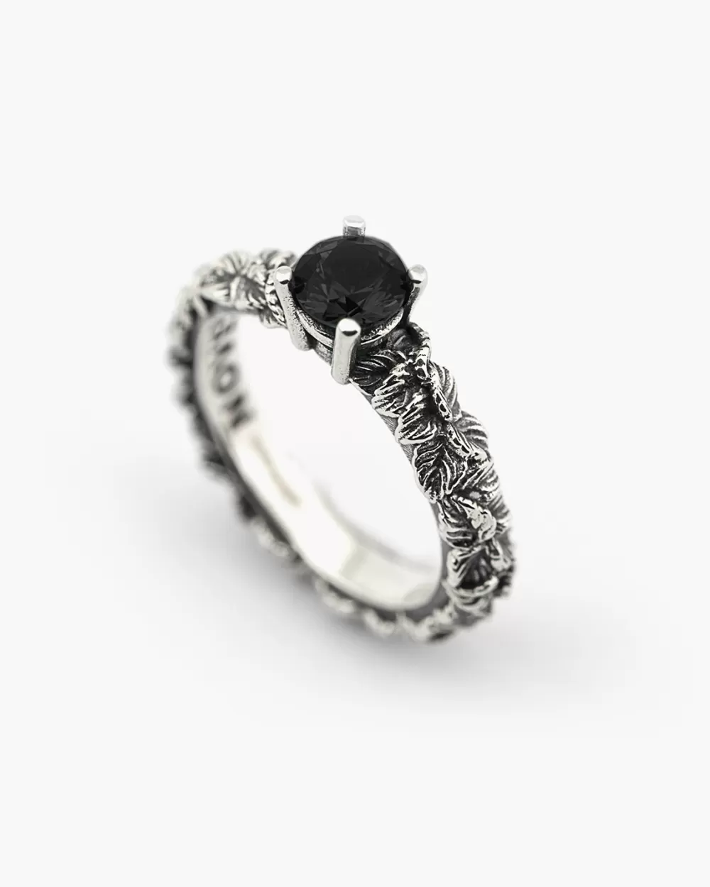 Nove25 Anello Fedina Solitario Foglie Con Zirconia Cubica Nera
